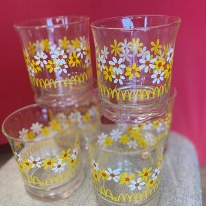 Retro 1980 McDonald’s glass set of 6 yellow and white daisy.
